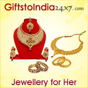 Convey your love with attractive jewelleries for her